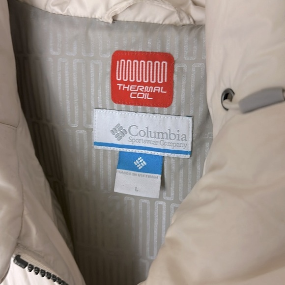 Women’s Large Columbia Puffer Jacket  | Cream White;Thermal Coil;Water Resistant - Picture 2 of 5